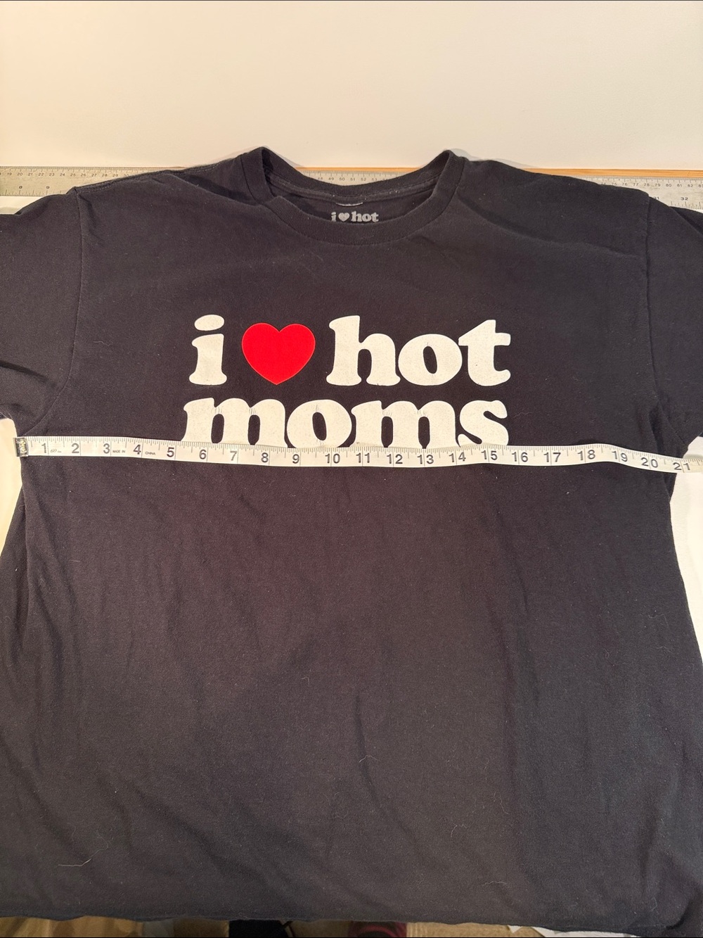 Novelty Black Graphic Tee with Red Heart "I Love Hot Moms" - Picture 4 of 6